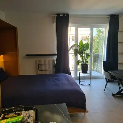 Un ou plusieurs lits dans un hébergement de l'établissement Studio à Courbevoie 92