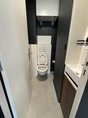 Salle de bains dans l'établissement Studio à Courbevoie 92