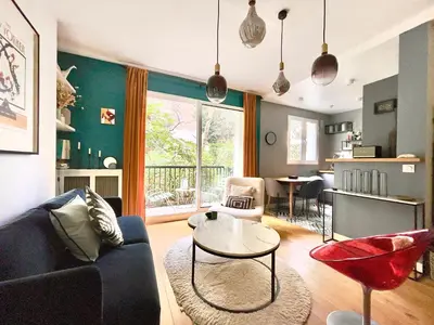 Coin salon dans l'établissement Superbe Appartement côté Jardin
