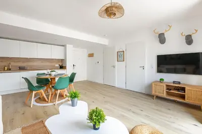 Télévision ou salle de divertissement dans l'établissement Refuge Naturel au Cœur des Docks by So Homy - 1 Bed Room 4 PAX