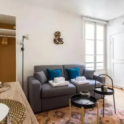 Sevres Cosy studio