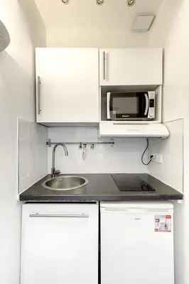 Cuisine ou kitchenette dans l'établissement Bluestay 187 - Charmant studio à Paris