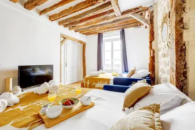 Un ou plusieurs lits dans un hébergement de l'établissement Bluestay 282 - Superbe appartement avec terrasse