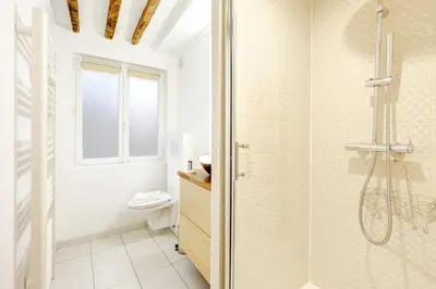 Salle de bains dans l'établissement Bluestay 282 - Superbe appartement avec terrasse