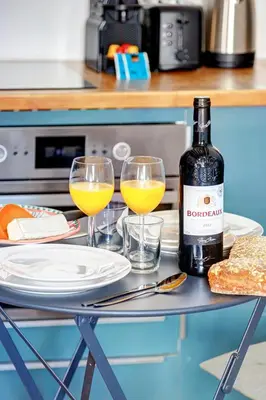 Boissons dans l'établissement Bluestay 283 - Superbe Appartement dans le Marais