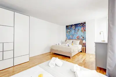 Un ou plusieurs lits dans un hébergement de l'établissement Bluestay 284 - Superbe Appartement dans le Marais
