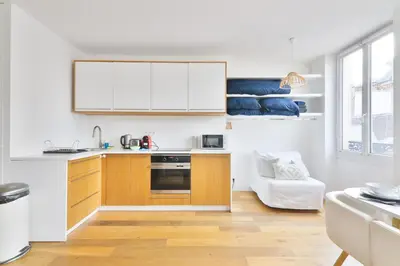 Cuisine ou kitchenette dans l'établissement Studio Quartier Saint Michel Notre Dame Free Netflix
