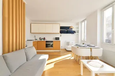 Cuisine ou kitchenette dans l'établissement Studio Quartier Saint Michel Notre Dame Free Netflix