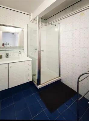 Salle de bains dans l'établissement Flexliving - room - Villon