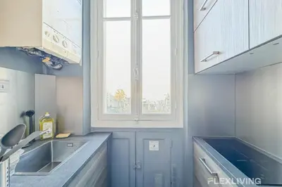 Cuisine ou kitchenette dans l'établissement Flexliving - room - Felix Faure