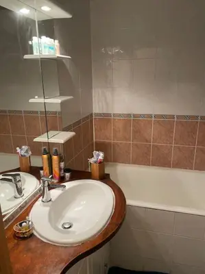 Salle de bains dans l'établissement Coquelicot du Canal Saint-Martin