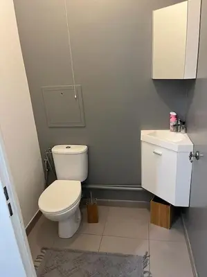Salle de bains dans l'établissement Grand appt proche Paris Parking