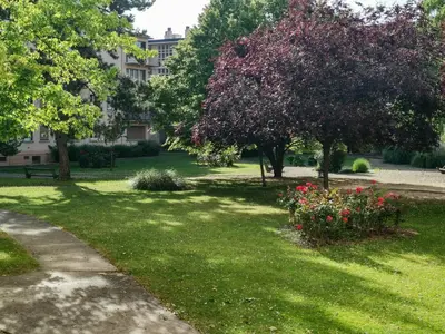 Jardin de l'établissement La chambre COCTEAU