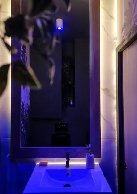 Salle de bains dans l'établissement La chambre COCTEAU