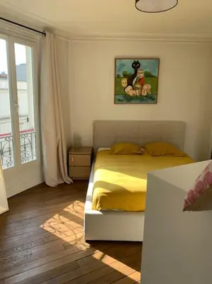 Un ou plusieurs lits dans un hébergement de l'établissement Appartement Haussmanien au coeur du village Montmartre !