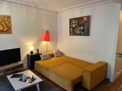 Télévision ou salle de divertissement dans l'établissement Appartement Haussmanien au coeur du village Montmartre !