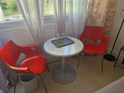 Coin salon dans l'établissement Private Comfortable rooms for Working - Levallois