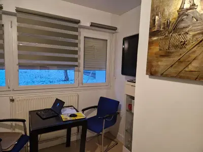 Coin salon dans l'établissement Private Comfortable rooms for Working - Levallois