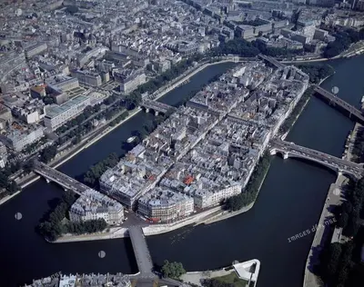 Vue générale sur Paris ou vue de la ville depuis l'appartement