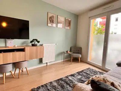 Télévision ou salle de divertissement dans l'établissement Appartement Saint-Denis proche Stade de France