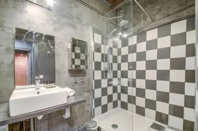Salle de bains dans l'établissement Paris Marais Lombards