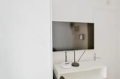 Télévision ou salle de divertissement dans l'établissement AI- Cocon Parisien près de la Cité des Sciences