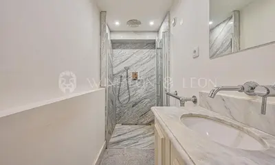 Salle de bains dans l'établissement Appartement Tour Eiffel Invalides 7e G