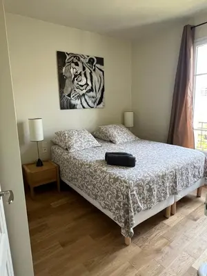 Un ou plusieurs lits dans un hébergement de l'établissement Magnifique appartement entièrement rénové