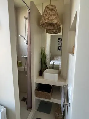 Salle de bains dans l'établissement Magnifique appartement entièrement rénové