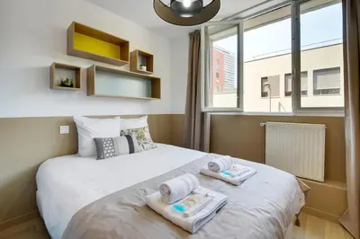 Un ou plusieurs lits dans un hébergement de l'établissement Bluestay 85 - Superbe appartement à Paris