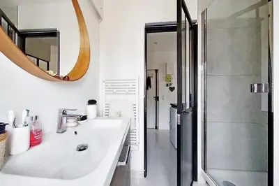 Salle de bains dans l'établissement Cosy 2 Person Studio - Near Eiffel Tower