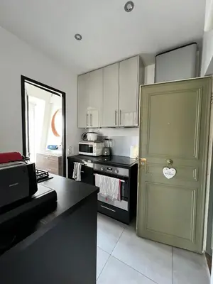 Cuisine ou kitchenette dans l'établissement Cosy 2 Person Studio - Near Eiffel Tower