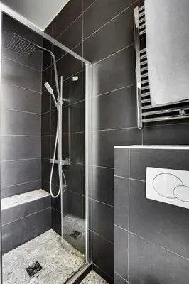 Salle de bains dans l'établissement Bluestay 63 - Appartement cozy, Paris centre