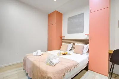 Un ou plusieurs lits dans un hébergement de l'établissement Bluestay 149 - Spacieux appartement Paris centre