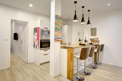 Cuisine ou kitchenette dans l'établissement Bluestay 149 - Spacieux appartement Paris centre