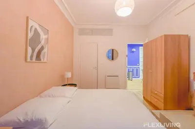 Un ou plusieurs lits dans un hébergement de l'établissement Flexliving - room - Neuilly-sur-Seine