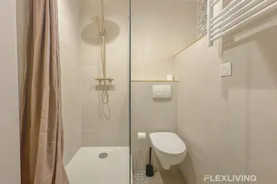 Salle de bains dans l'établissement Flexliving - room - Neuilly-sur-Seine