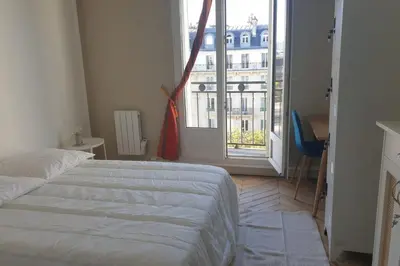 Un ou plusieurs lits dans un hébergement de l'établissement Flexliving - room - Voltaire