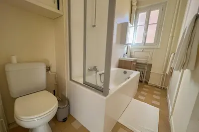 Salle de bains dans l'établissement Flexliving - room - Entrepreneur