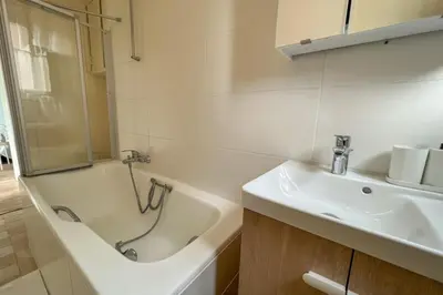 Salle de bains dans l'établissement Flexliving - room - Entrepreneur