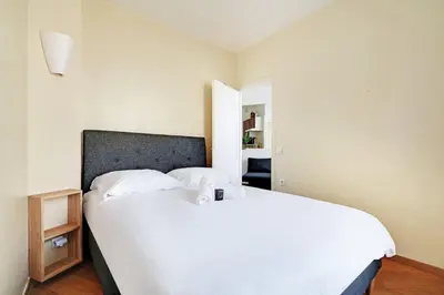 Un ou plusieurs lits dans un hébergement de l'établissement GuestReady - Neat stay near the wall of Love