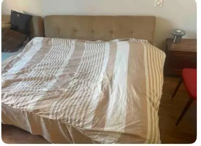 Un ou plusieurs lits dans un hébergement de l'établissement Appartement rue piétonne, lumineux, calme, dégagée