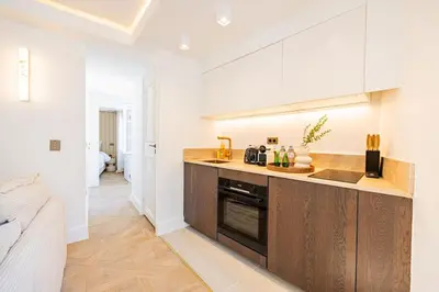 Cuisine ou kitchenette dans l'établissement 1bedroom Sacrée cœur Place du Tertre Montmartre