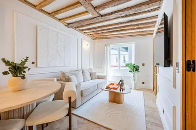 Coin salon dans l'établissement 2bedrooms Sacrée cœur Place du Tertre Montmartre