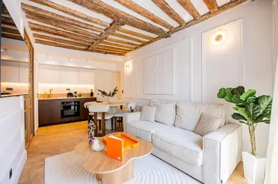 Cuisine ou kitchenette dans l'établissement 2bedrooms Sacrée cœur Place du Tertre Montmartre