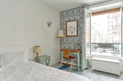Un ou plusieurs lits dans un hébergement de l'établissement Charmant appartement proche du Canal de L'Ourcq