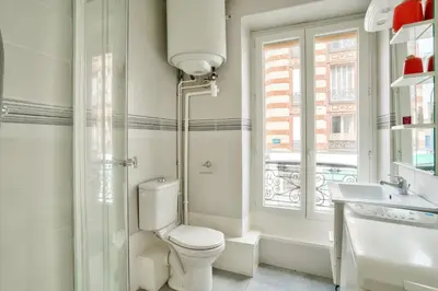 Salle de bains dans l'établissement Charmant appartement proche du Canal de L'Ourcq