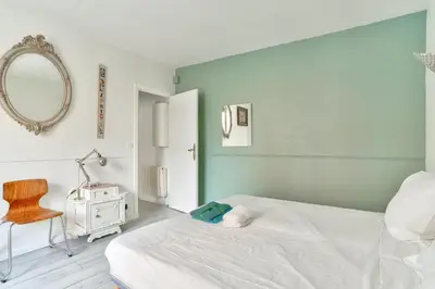 Un ou plusieurs lits dans un hébergement de l'établissement Charmant appartement proche du Canal de L'Ourcq