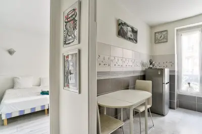 Cuisine ou kitchenette dans l'établissement Charmant appartement proche du Canal de L'Ourcq