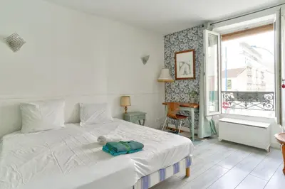 Un ou plusieurs lits dans un hébergement de l'établissement Charmant appartement proche du Canal de L'Ourcq